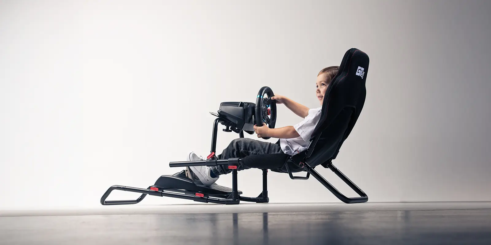 Next Level Racing® dévoile le GTLite Junior Simulator Cockpit : une solution idéale pour les jeunes passionnés de course